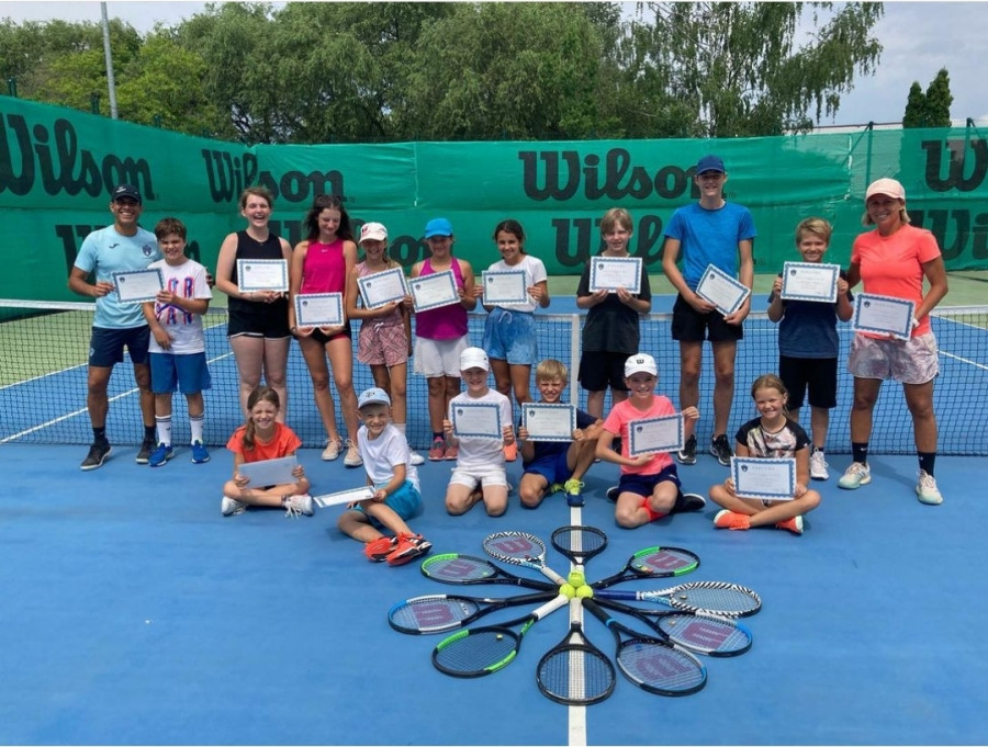 Tarptautinė teniso stovykla vaikams/jaunimui anglų, rusų bei ispanų kalbomis