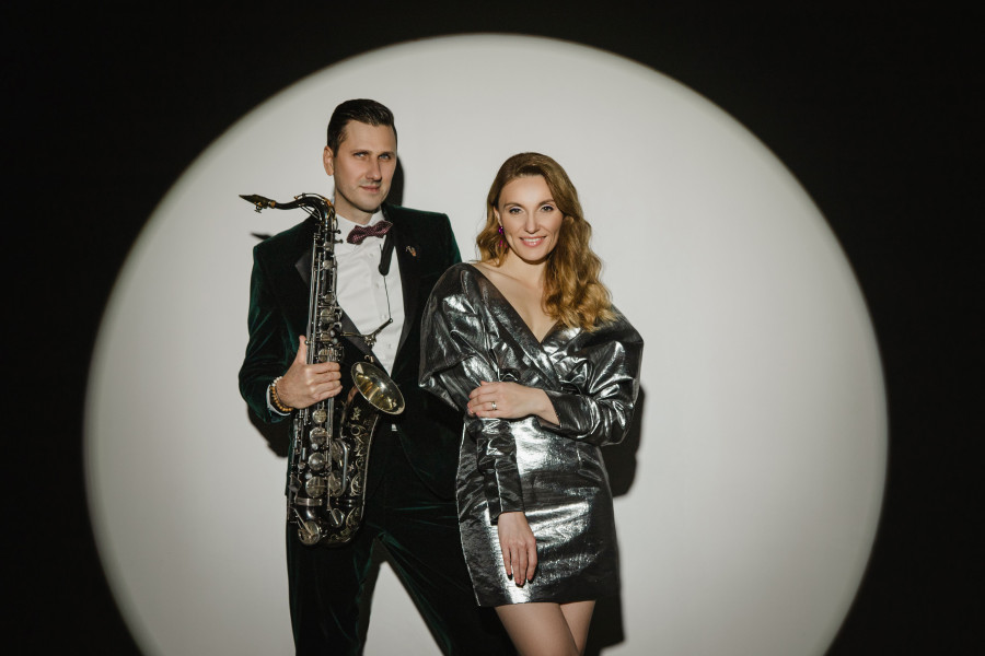 Duetas „Indraya ir saksofonistas Tomas Sax“ // Kolonada
