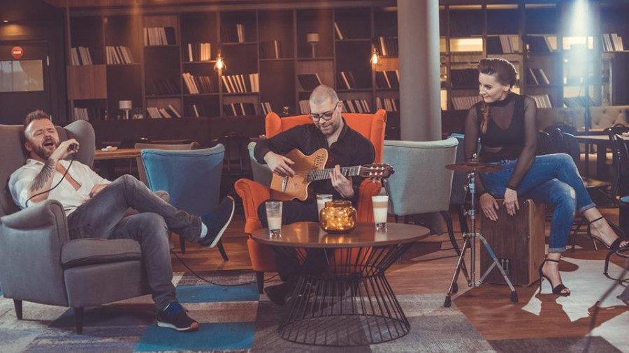 Dagna Acoustic Trio. LT Hitai + koveriai // Kolonada